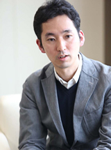 丸尾編集長ポートレート