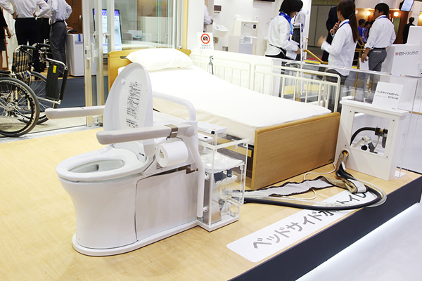 ベッドサイド水洗トイレの展示