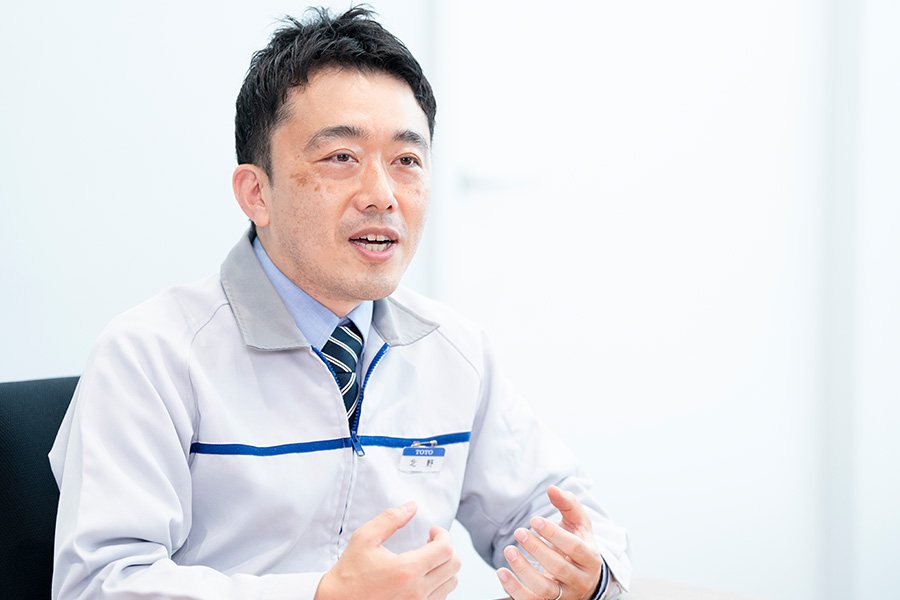 前を向いて当事者検証の話をする北野さん